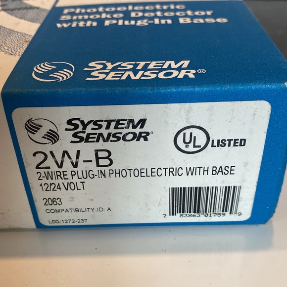 NIB System Sensor Photoelectric Smoke Detector with Plug-In Base - Picture 2 of 3